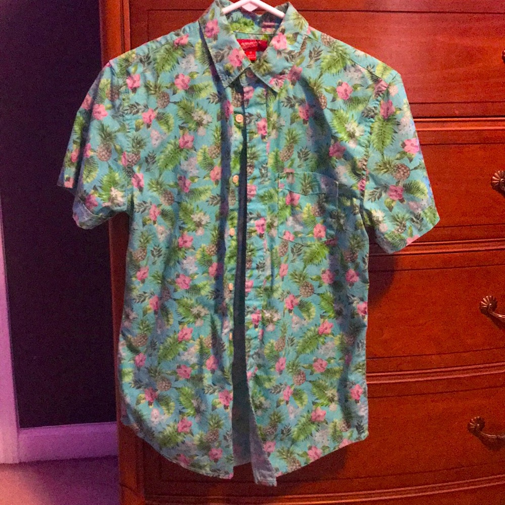 XS Hawaiian Button Up